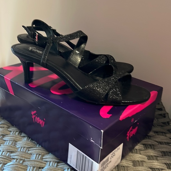 Fioni shoes 9.5 W - Picture 1 of 3